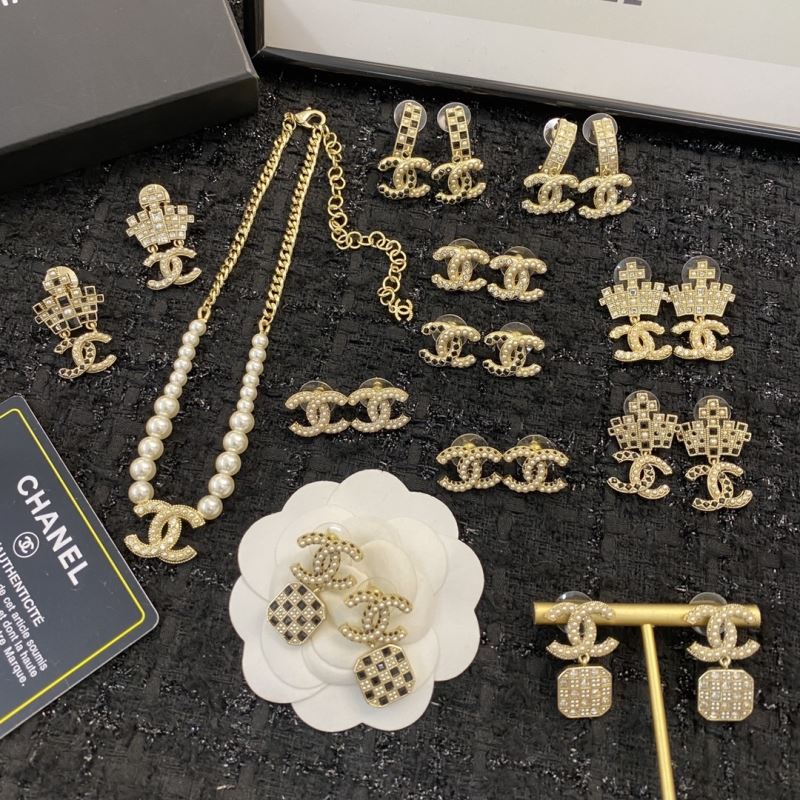 Ch**el necklaces